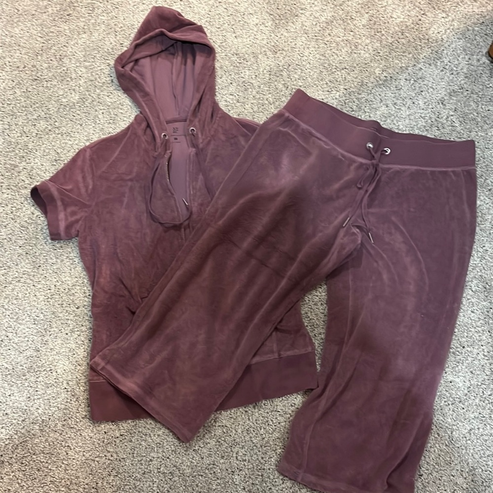 NY and Company matching short sleeve jacket and capris track suit.